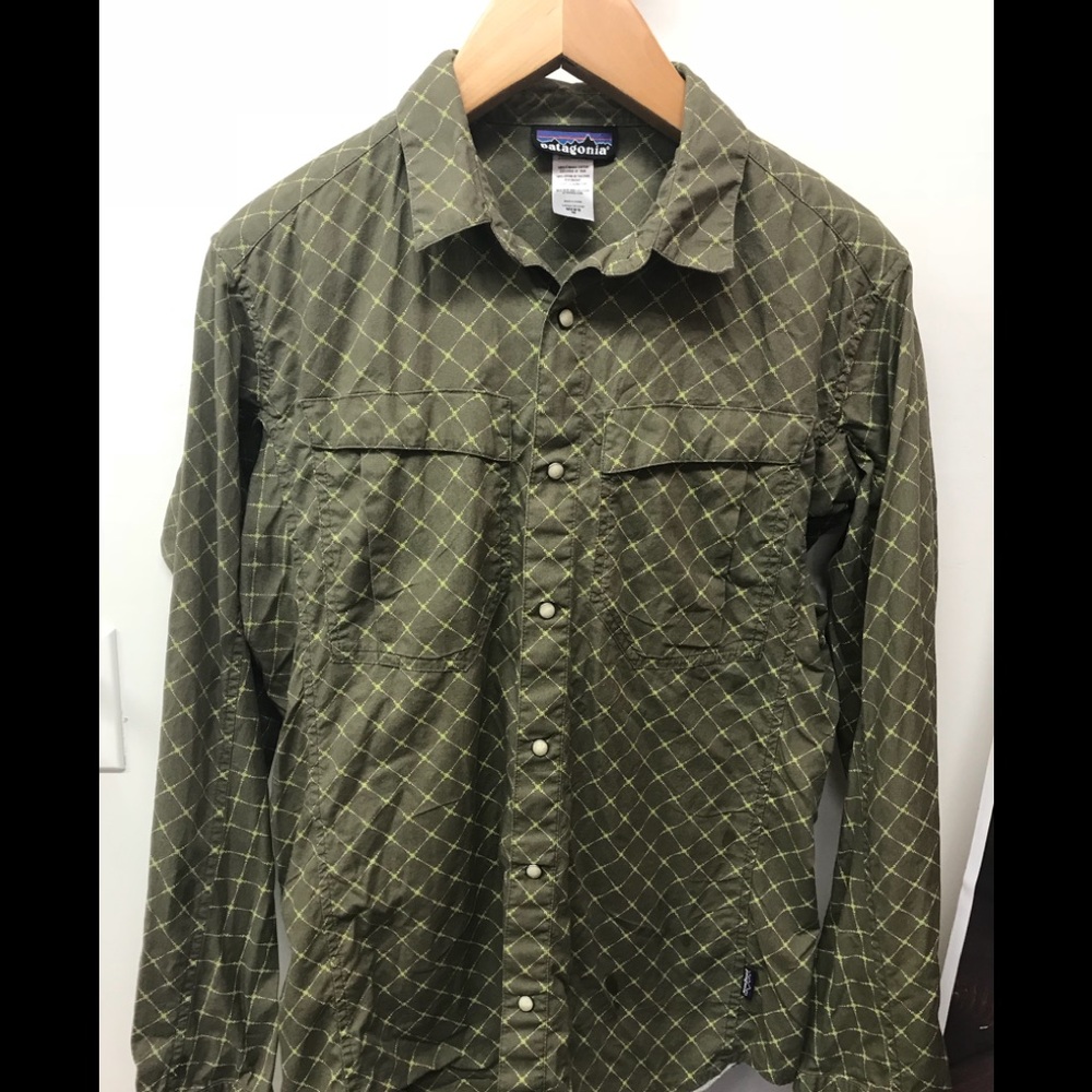Patagonia snap button long sleeve size med shirt